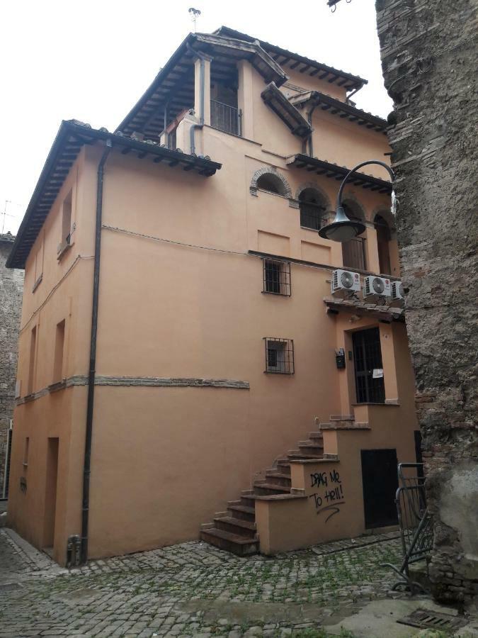 Il Teatro Alloggi Терни Экстерьер фото